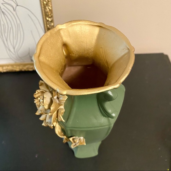 Small Vintage Decor Vase - Picture 4 of 5